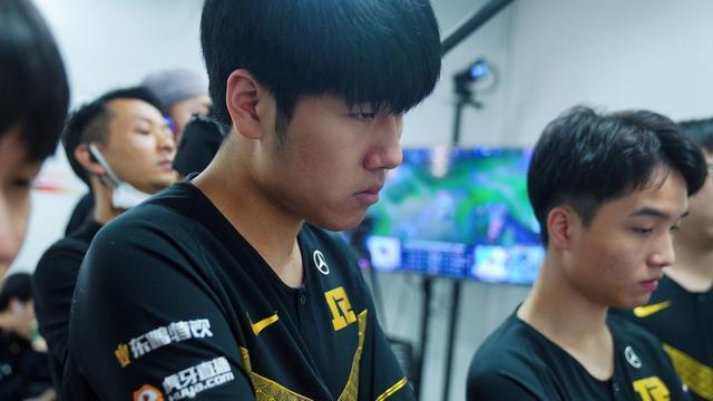 菲尔德掀起 菲尔德掀起